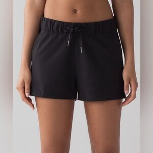 Lululemon On the Fly Women’s Black Shorts, Size 4